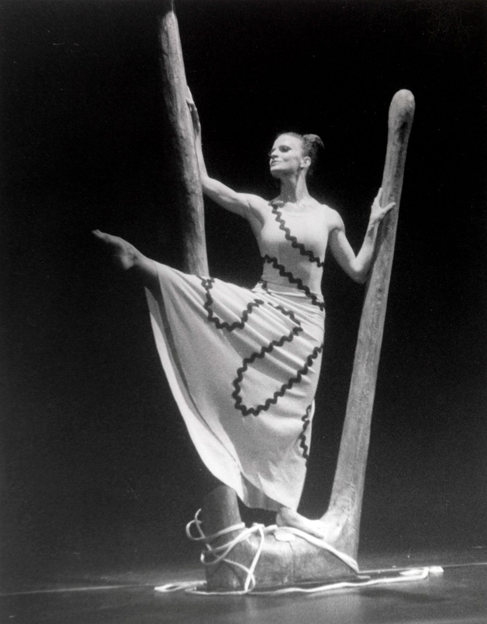 Terese Capucilli in Martha Graham's "Errand Into the Maze;" John Van Lund photo
