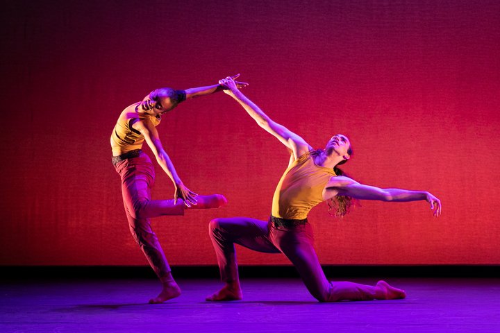 Hubbard Street Dance Chicago; Jamie Kraus photo