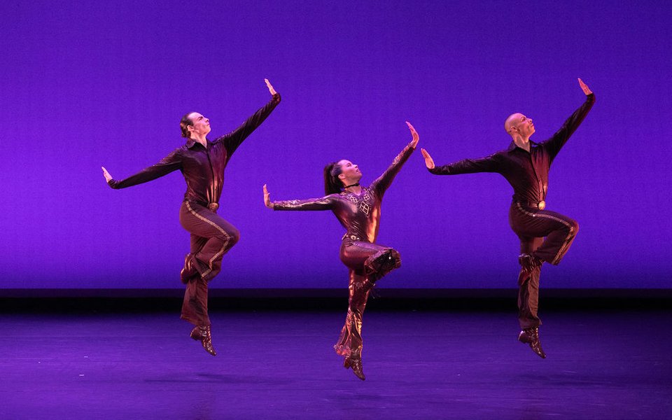 Hubbard Street Dance Chicago; KT Miller Photography photo