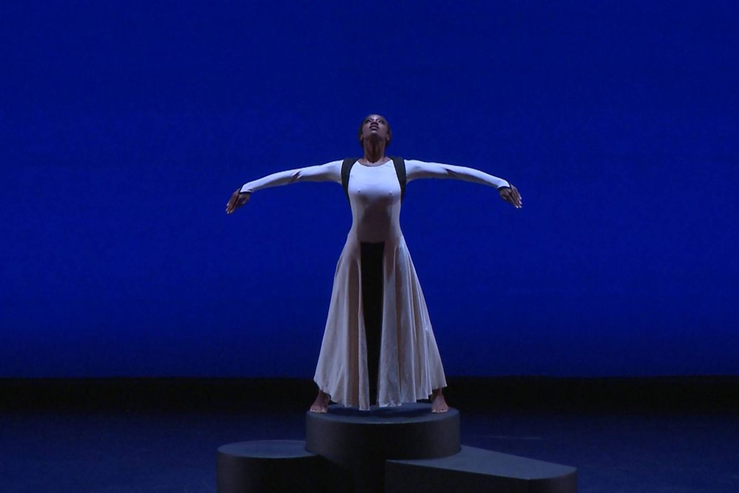 Martha Graham Dance Company in "Chronicle;" Christopher Duggan photo