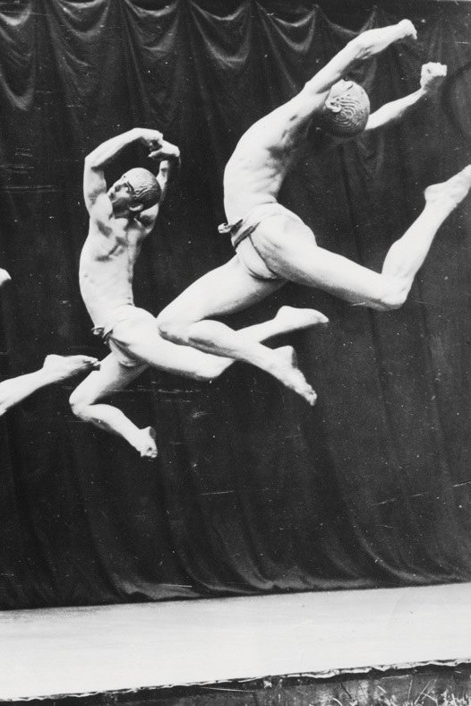 PillowPicks_TedShawnMenDancers_DanceOfTheAges_photoShapiroStudios_BasicPara